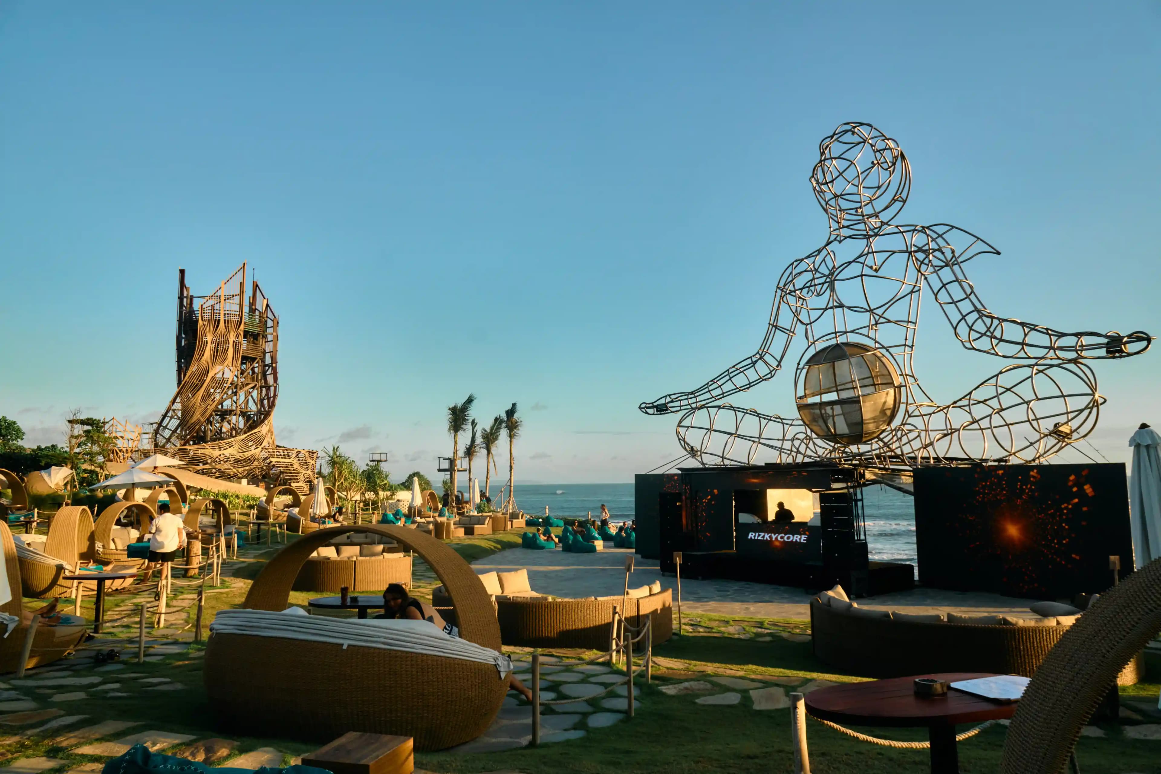 Luna Beach Club